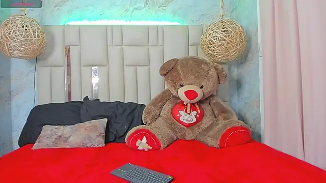 Snapshot of NikkyyRed chatting on October 2025 03:26:02 AM NikkyyRed online show from October 2025 03:26:02 AM