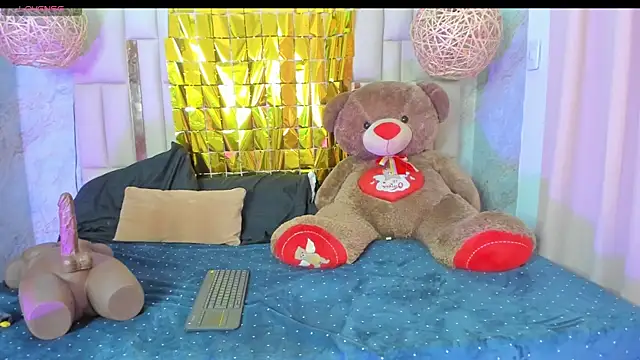 Snapshot of NikkyyRed chatting on October 2025 02:43:02 AM NikkyyRed online show from October 2025 02:43:02 AM