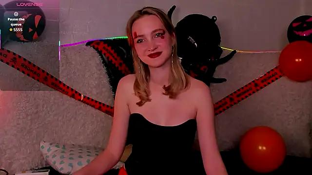 EllaBloom online show from October 2025 04:08:02 PM