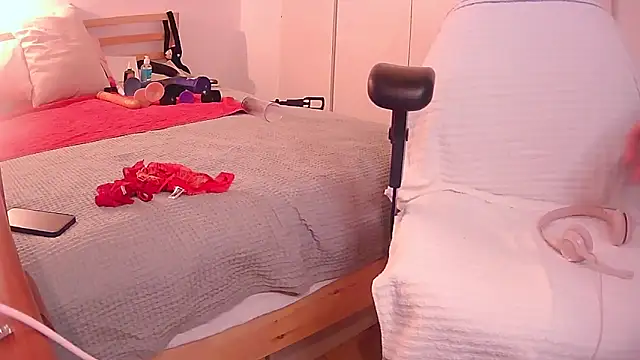 kimTgirl online show from March 2026 05:17:01 PM