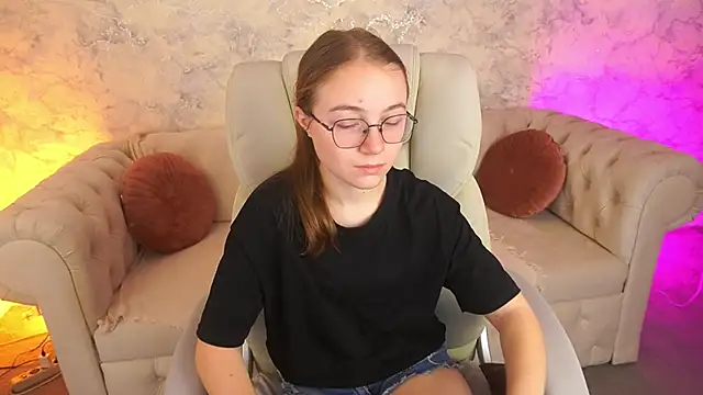 Snapshot of ArrinaWairr chatting on November 2025 08:35:01 AM ArrinaWairr online show from November 2025 08:35:01 AM