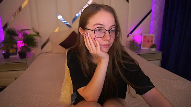 Snapshot of ArrinaWairr chatting on November 2025 08:57:01 AM ArrinaWairr online show from November 2025 08:57:01 AM