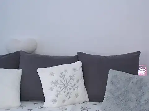 Snapshot of RoxanneLiss chatting on December 2025 12:43:01 PM RoxanneLiss online show from December 2025 12:43:01 PM