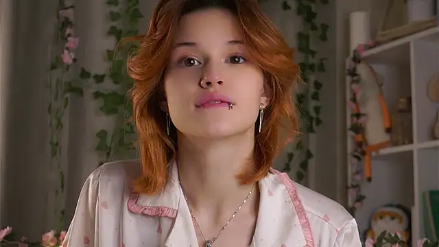 Snapshot of BlytheBenny chatting on November 2025 12:32:02 AM BlytheBenny online show from November 2025 12:32:02 AM