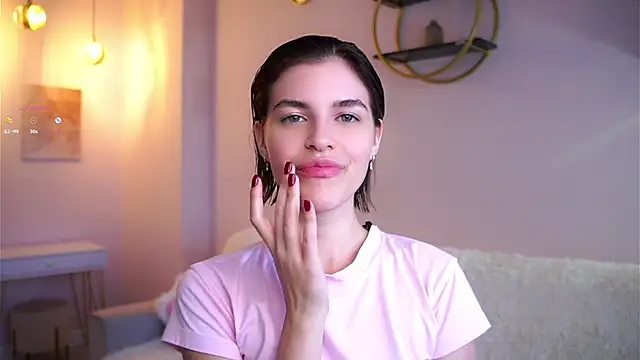 Snapshot of EleneButton chatting on September 2025 01:33:01 AM EleneButton online show from September 2025 01:33:01 AM