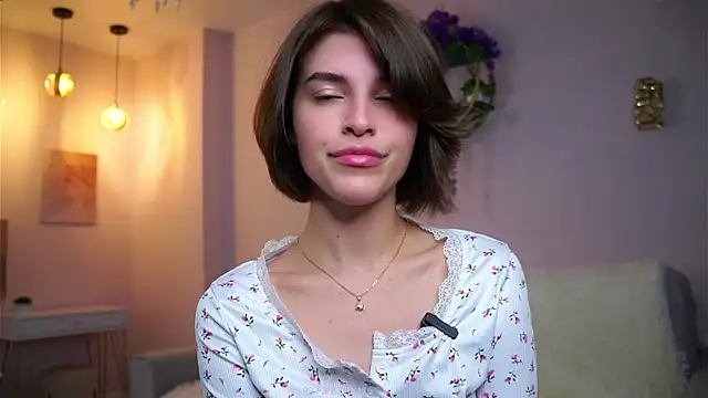 Snapshot of EleneButton chatting on October 2025 01:11:01 AM EleneButton online show from October 2025 01:11:01 AM