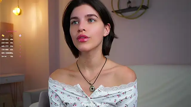 Snapshot of EleneButton chatting on November 2025 01:06:02 AM EleneButton online show from November 2025 01:06:02 AM