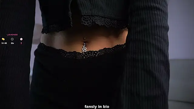 Snapshot of EleneButton chatting on November 2025 01:17:01 AM EleneButton online show from November 2025 01:17:01 AM