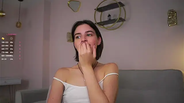 Snapshot of EleneButton chatting on November 2025 01:51:02 AM EleneButton online show from November 2025 01:51:02 AM