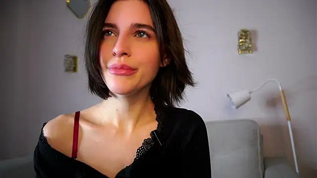 Snapshot of EleneButton chatting on December 2025 01:13:01 AM EleneButton online show from December 2025 01:13:01 AM