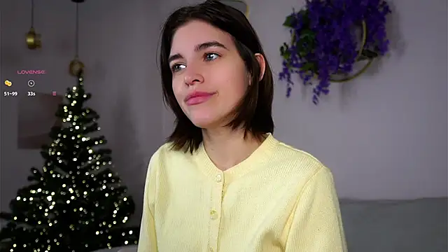 Snapshot of EleneButton chatting on December 2025 01:02:02 AM EleneButton online show from December 2025 01:02:02 AM