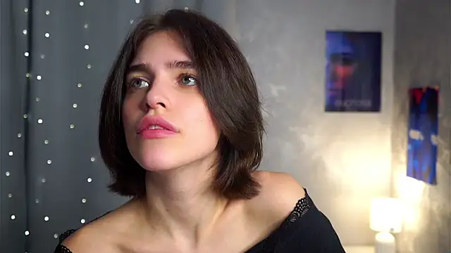 Snapshot of EleneButton chatting on February 2026 01:09:01 AM EleneButton online show from February 2026 01:09:01 AM