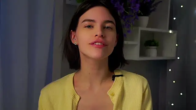 Snapshot of EleneButton chatting on February 2026 01:13:02 AM EleneButton online show from February 2026 01:13:02 AM