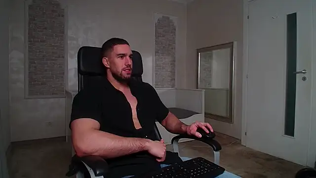 Snapshot of IvanHydee chatting on December 2025 05:48:01 AM IvanHydee online show from December 2025 05:48:01 AM