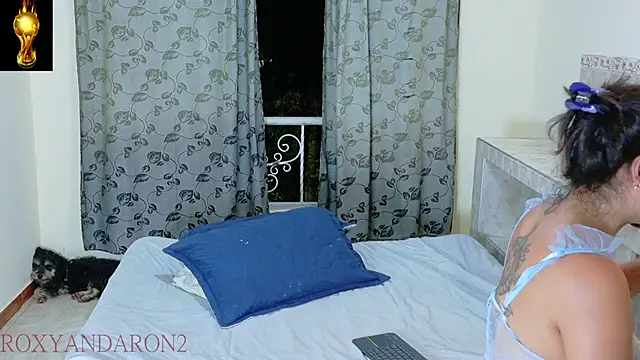 Snapshot of RoxyandAron2 chatting on June 2026 01:36:02 AM RoxyandAron2 online show from June 2026 01:36:02 AM