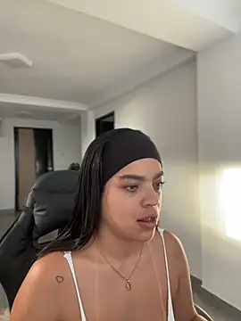 JuanitaMore01 online show from April 2026 10:07:02 PM