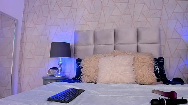 Snapshot of Emely_florence_ chatting on November 2025 07:05:02 PM Emely florence online show from November 2025 07:05:02 PM