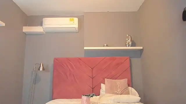 Snapshot of everyh__ chatting on November 2025 07:35:01 PM everyh online show from November 2025 07:35:01 PM