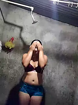 Snapshot of Violethroos chatting on September 2025 10:44:01 PM Violethroos online show from September 2025 10:44:01 PM