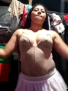 Snapshot of Violethroos chatting on November 2025 12:43:02 AM Violethroos online show from November 2025 12:43:02 AM