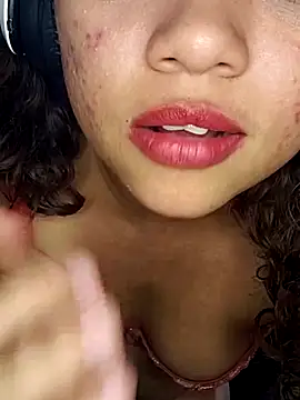 Snapshot of Violethroos chatting on February 2026 02:08:02 AM Violethroos online show from February 2026 02:08:02 AM