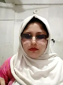 Snapshot of Nusrat-N chatting on May 2026 04:35:02 PM Nusrat-N online show from May 2026 04:35:02 PM