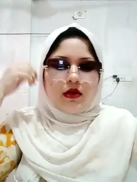 Snapshot of Nusrat-N chatting on June 2026 07:11:02 AM Nusrat-N online show from June 2026 07:11:02 AM