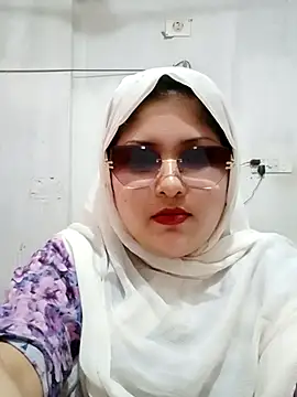 Snapshot of Nusrat-N chatting on June 2026 03:35:02 AM Nusrat-N online show from June 2026 03:35:02 AM