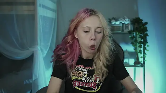 SakuraBliss online show from October 2025 03:34:02 PM