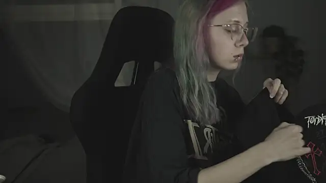 SakuraBliss online show from November 2025 10:04:02 AM