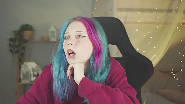 SakuraBliss online show from November 2025 07:58:01 PM