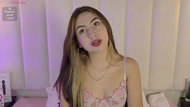 Snapshot of ChloeJoness_ chatting on November 2025 08:55:01 PM ChloeJoness online show from November 2025 08:55:01 PM