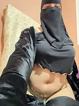 Snapshot of _Laiali_ chatting on December 2025 02:47:02 PM Laiali online show from December 2025 02:47:02 PM