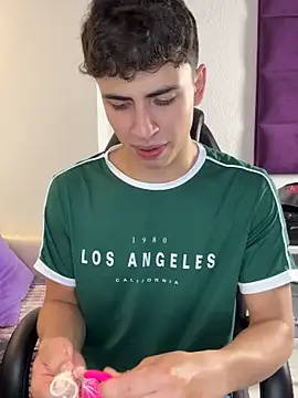 AdrianRinaldi online show from November 2025 07:58:01 PM