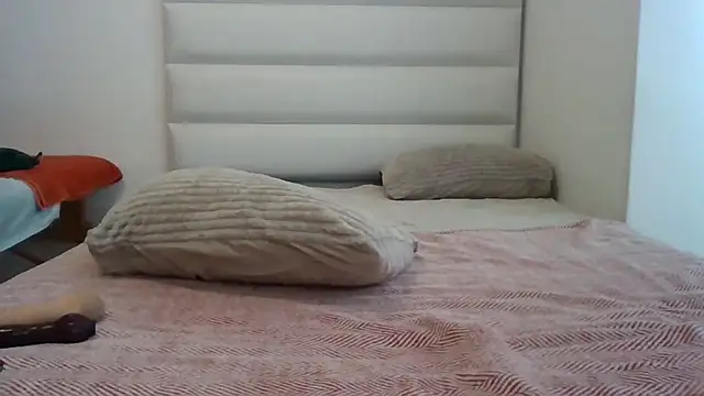 Snapshot of SexyNonnyy chatting on February 2026 06:19:02 AM SexyNonnyy online show from February 2026 06:19:02 AM