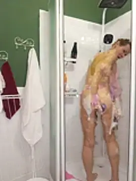 Julia Giulia online show from December 2025 08:14:01 PM