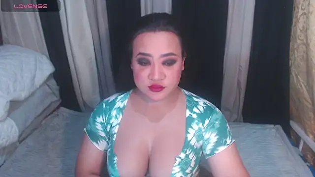 Snapshot of Hotcum_ella chatting on April 2026 01:41:02 AM Hotcum ella online show from April 2026 01:41:02 AM
