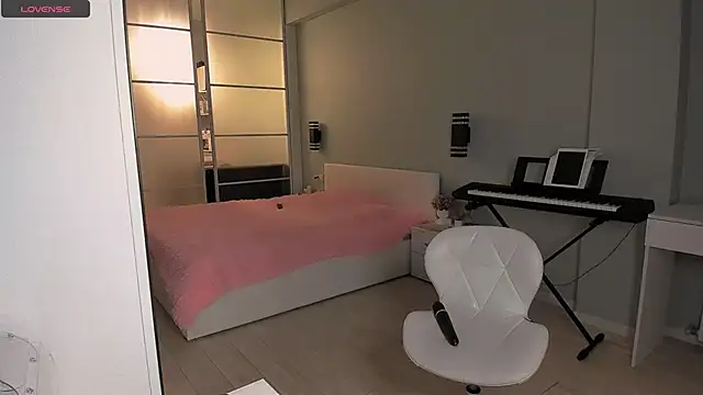 Snapshot of LolaVexx chatting on September 2025 03:59:01 PM LolaVexx online show from September 2025 03:59:01 PM