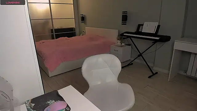 Snapshot of LolaVexx chatting on October 2025 04:19:01 PM LolaVexx online show from October 2025 04:19:01 PM