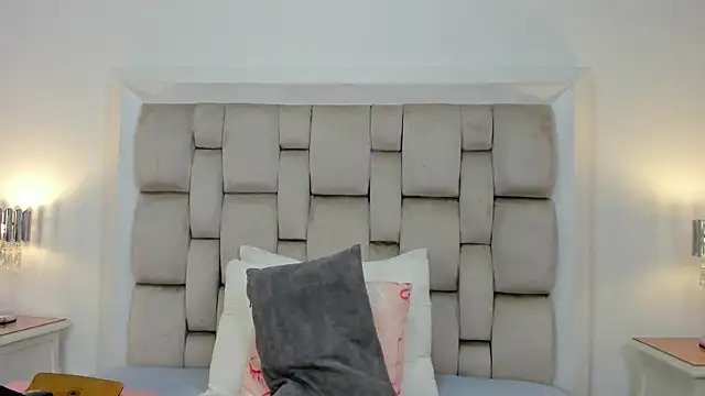 frehia dimou online show from April 2026 11:40:01 AM