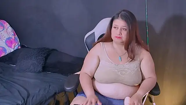 Snapshot of Lizz_Milf chatting on September 2025 04:14:02 AM Lizz Milf online show from September 2025 04:14:02 AM