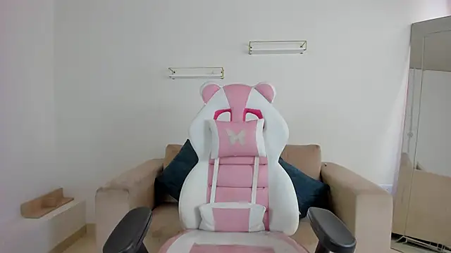 april smiith online show from November 2025 12:20:01 PM