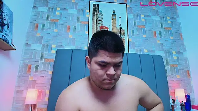 naomi campbel  online show from March 2026 08:34:02 PM