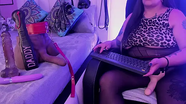 Violett Novoa online show from September 2025 12:20:01 PM