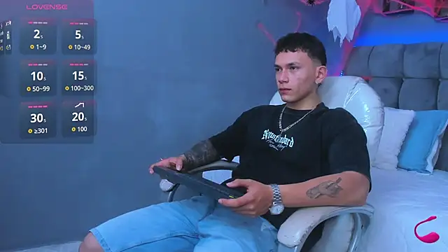 Snapshot of Thomas_moon chatting on November 2025 03:58:02 PM Thomas moon online show from November 2025 03:58:02 PM