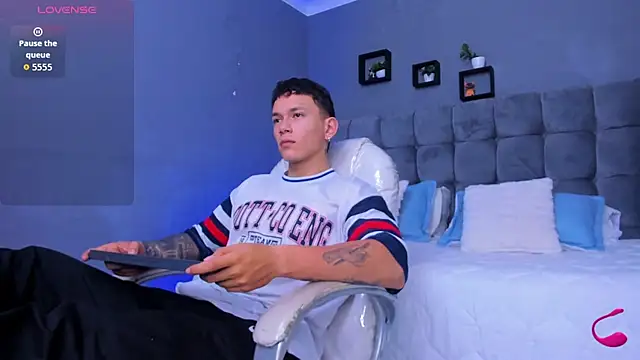 Snapshot of Thomas_moon chatting on November 2025 10:59:01 AM Thomas moon online show from November 2025 10:59:01 AM