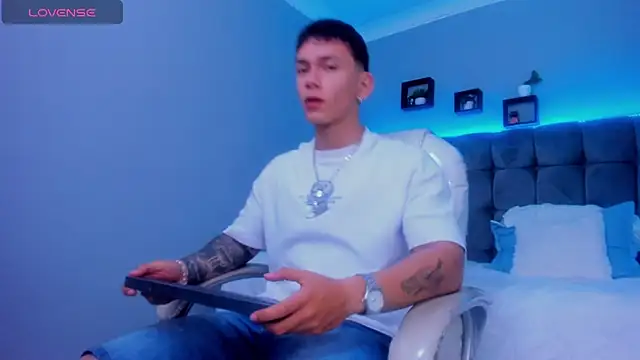 Snapshot of Thomas_moon chatting on November 2025 02:10:01 PM Thomas moon online show from November 2025 02:10:01 PM