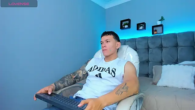 Thomas moon online show from December 2025 01:05:01 PM