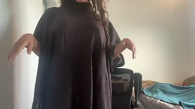 Snapshot of Daphnebby chatting on October 2025 08:43:01 AM Daphnebby online show from October 2025 08:43:01 AM