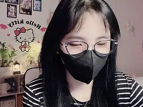 keelinnn19 online show from December 2025 06:56:02 PM